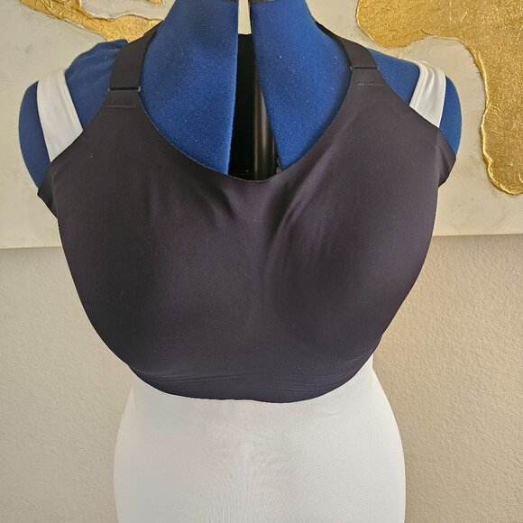 All in Motion sports bra - Picture 1 of 7